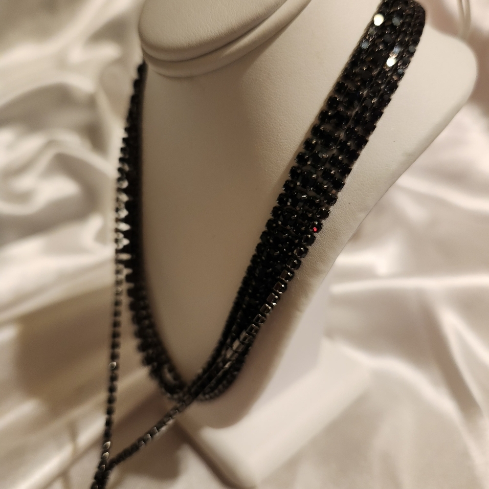 Bundle Of Four Necklaces - Picture 4 of 8